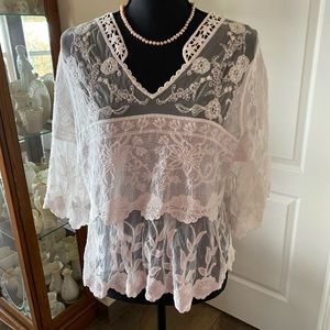 Really cute lace crop style top size large.